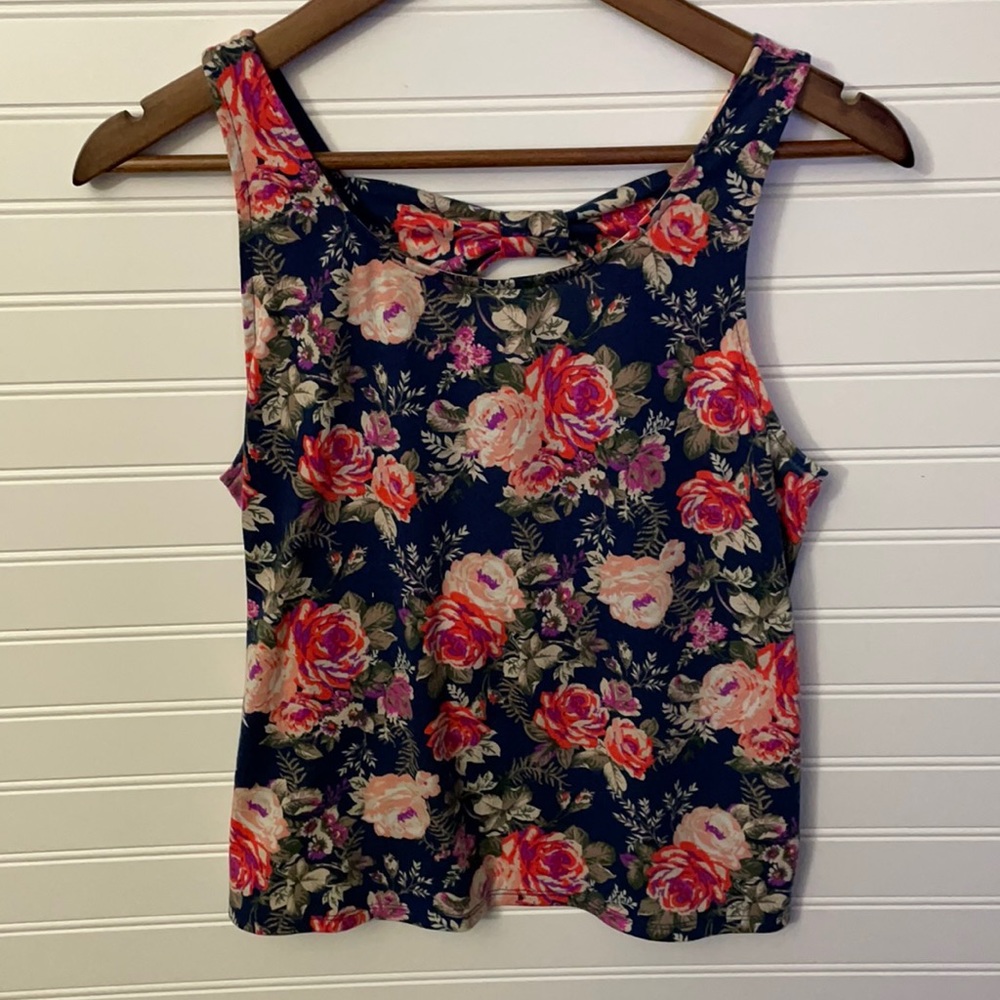 Tank top size medium